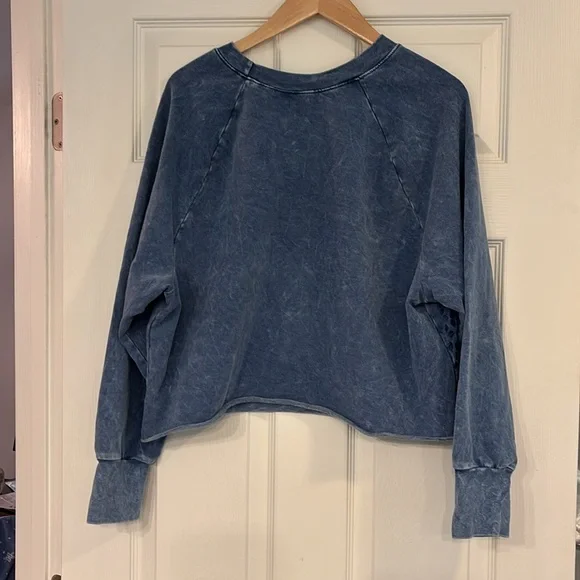 Project Social T Cropped Leopard Sweatshirt in Blue, size L - Picture 5 of 8